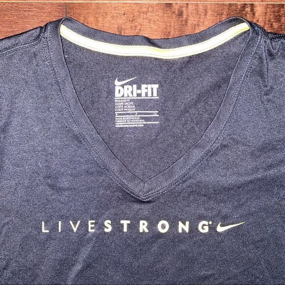 Nike Legend V-Neck Short Sleeved Shirt size Small Black live strong - Picture 2 of 2
